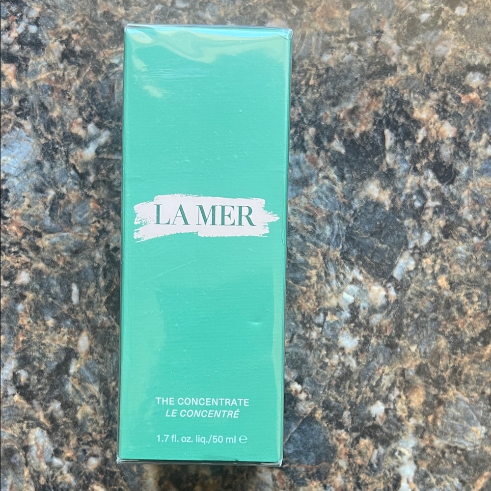 La Mer The Concentrate in Aqua Green Box